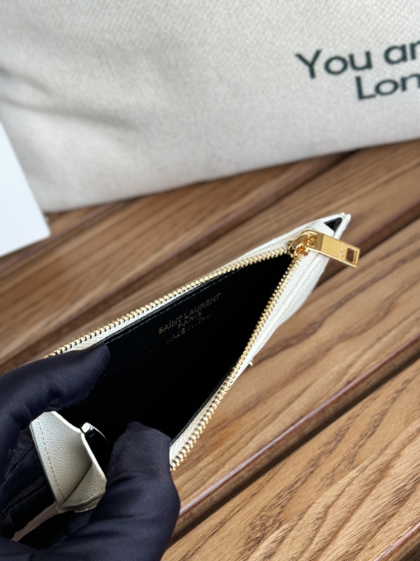 イヴサンローラン財布素材ディテール